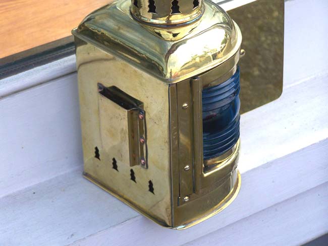 A Fine Combination Port and Starboard Running Light with Original Burner circa 1910 — image 4